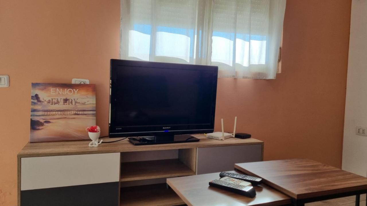 Sky Apartament. Bllok District Tiranë Eksteriør bilde